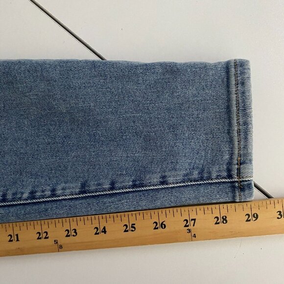 Good American Jeans - Picture 9 of 10